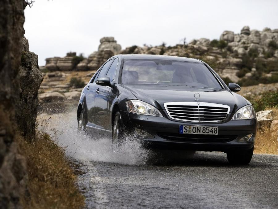 Mercedes-Benz S500 4Matic 2007 года  (фото 32 из 45)